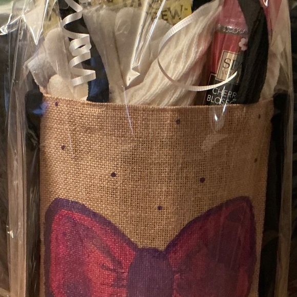 Bow Jute Bag Gift Basket - Picture 2 of 4